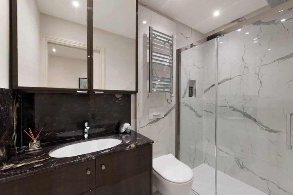 Wonderful Knightsbridge Apartment By Harrods Лондон Екстериор снимка